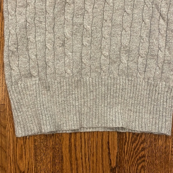 Ann Taylor Loft silver gray cable knit v-neck sweater size small petite - Picture 3 of 6